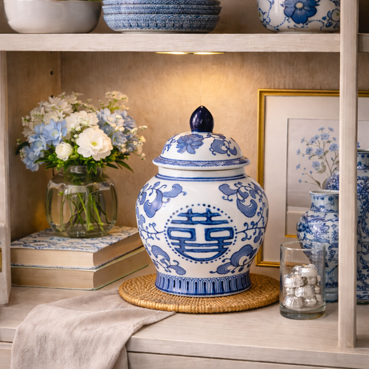 House of Elegance Hub Handcrafted Porcelain Ginger Jar with Lid | Blue & White Lidded Urn | 23 cm Height, 15 cm Width | Traditional Decorative Jar for Living Room, Tabletop & Home Décor